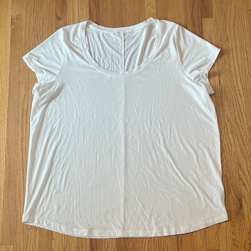 Athleta Status Tee Classic White Short Sleeve Tee